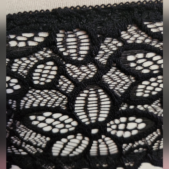 Black camisole - Picture 2 of 4